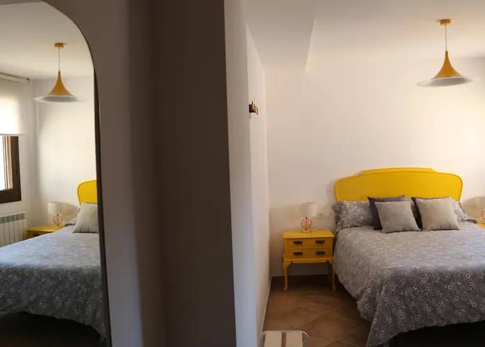 Rosellas, Cerca De Alquezar, En Sierra De Guara * Adahuesca